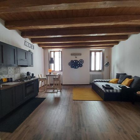 Ferienwohnung Il Caddi - Caratteristico Monolocale In Pieno Centro Storico LʼAquila Exterior foto