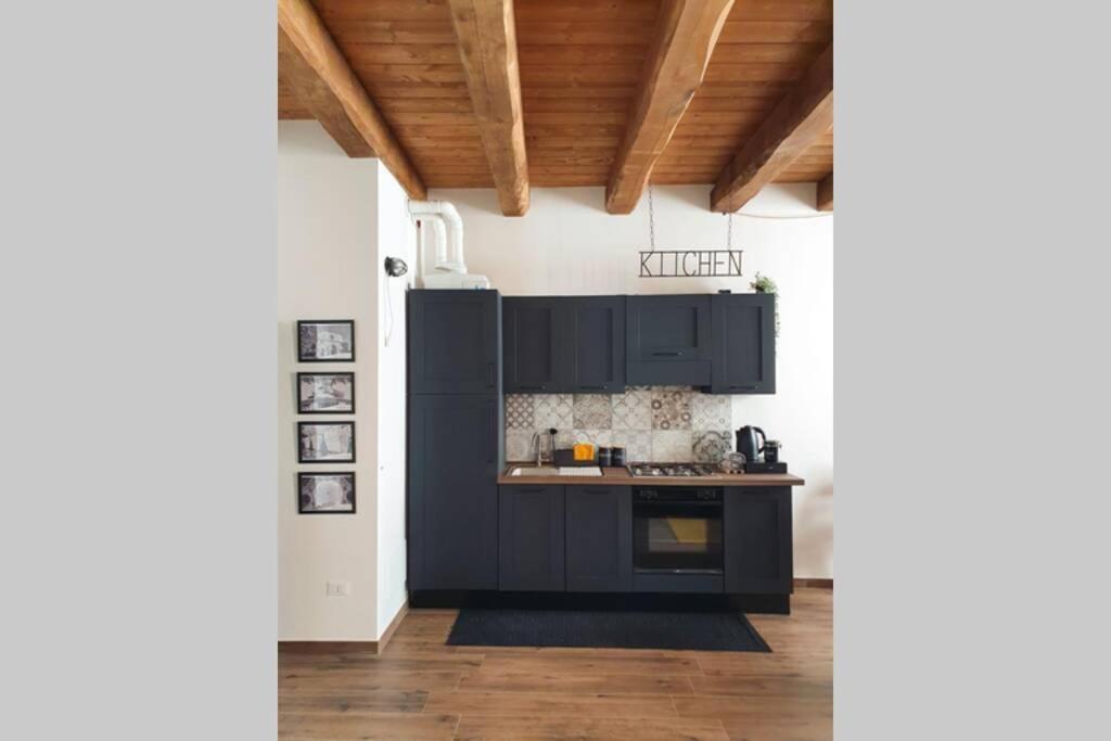 Ferienwohnung Il Caddi - Caratteristico Monolocale In Pieno Centro Storico LʼAquila Exterior foto