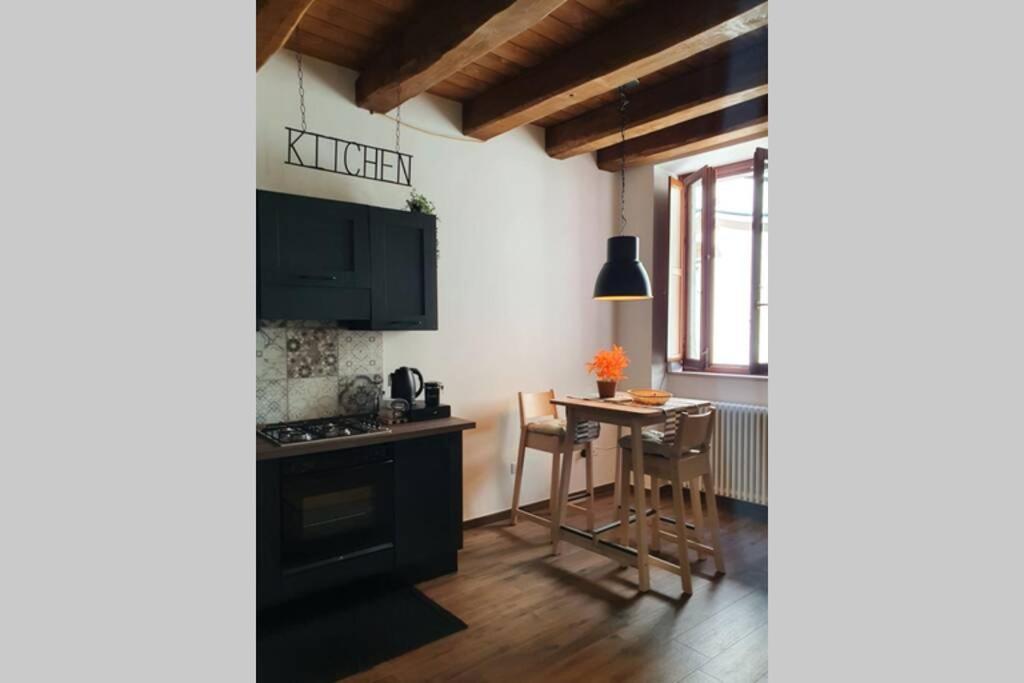 Ferienwohnung Il Caddi - Caratteristico Monolocale In Pieno Centro Storico LʼAquila Exterior foto