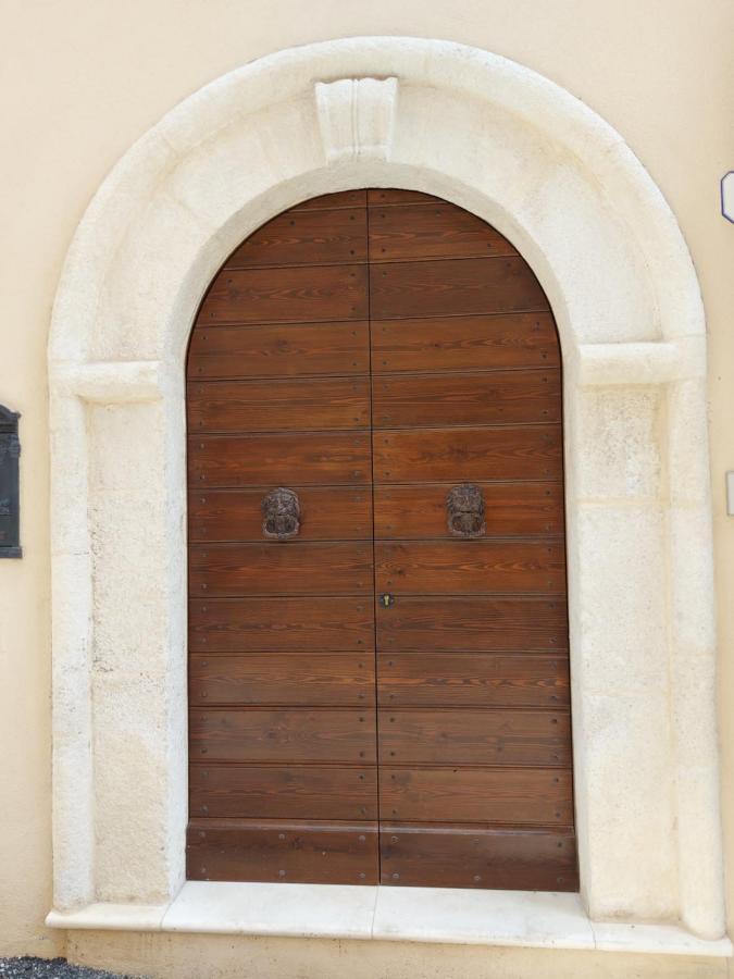 Ferienwohnung Il Caddi - Caratteristico Monolocale In Pieno Centro Storico LʼAquila Exterior foto