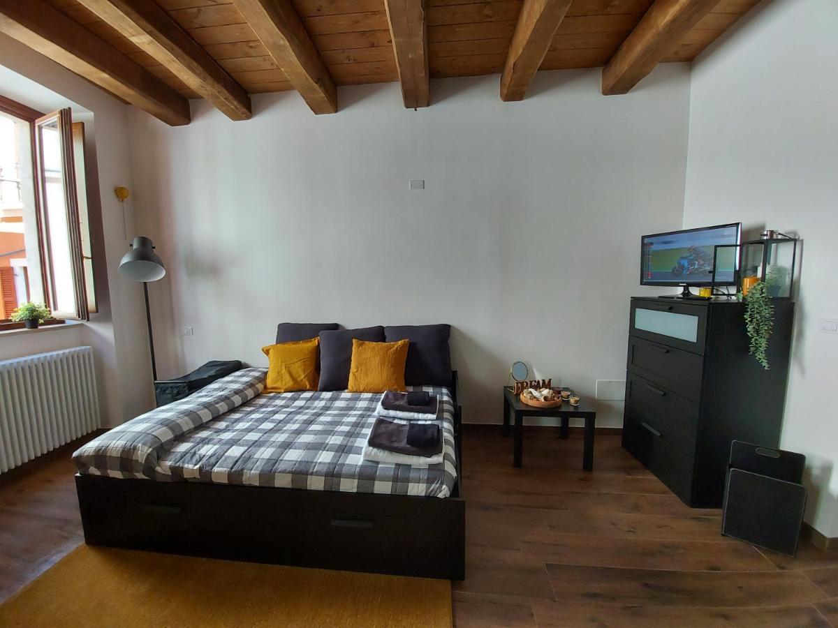 Ferienwohnung Il Caddi - Caratteristico Monolocale In Pieno Centro Storico LʼAquila Exterior foto